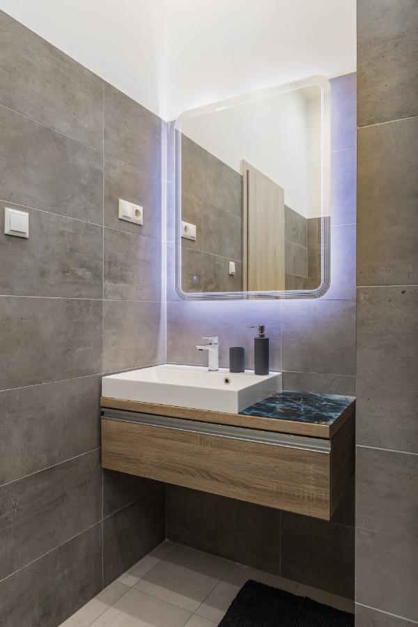 City Center Apartment With Balcony Budapeşte Dış mekan fotoğraf